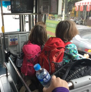 Enfants et simplicité matérielle voyage